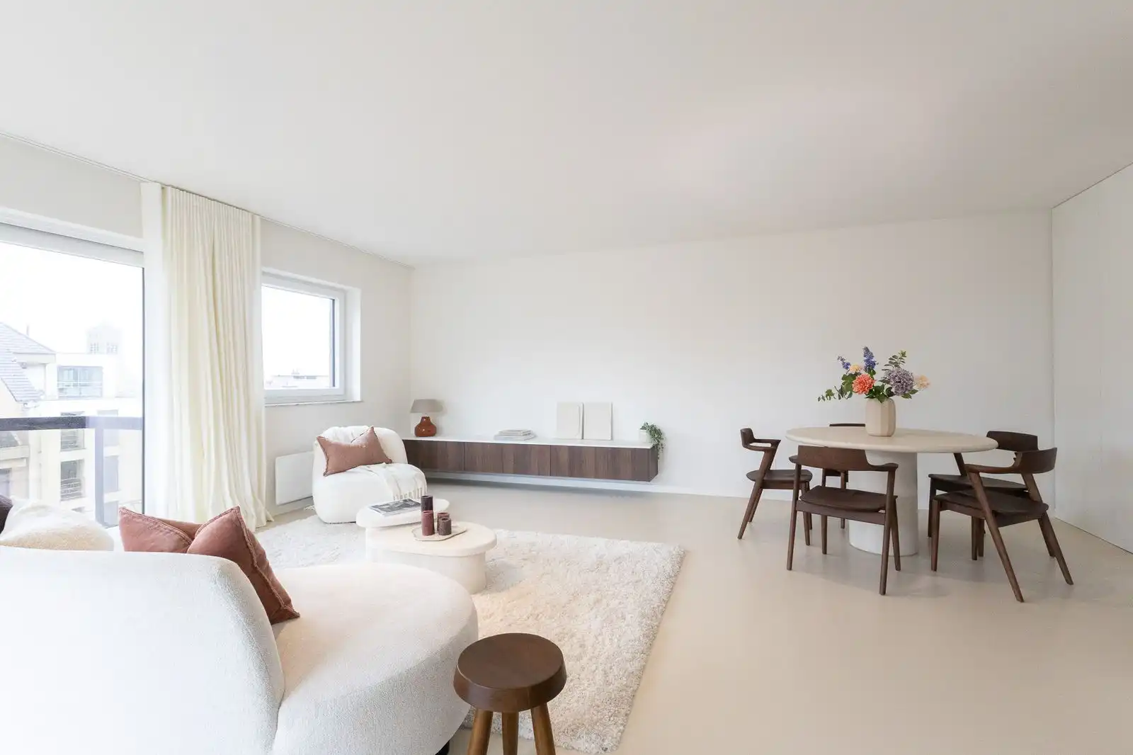 TOPAANBOD! Gerenoveerd hoekappartement met terras , 3 slaapkamers, vlakbij zee foto 4
