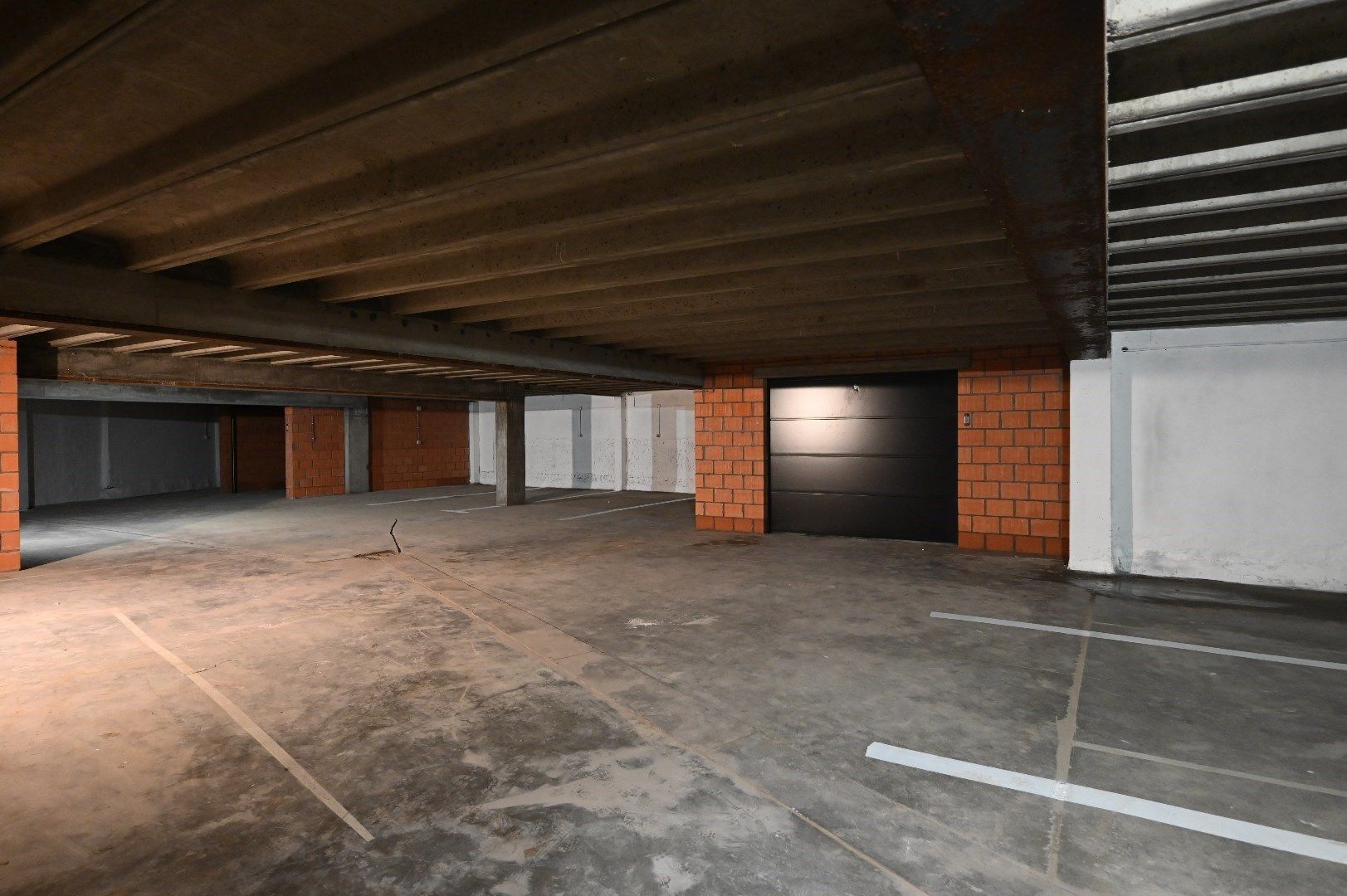 AFGESLOTEN GARAGEBOXEN IN CENTRUM OOSTENDE foto 7