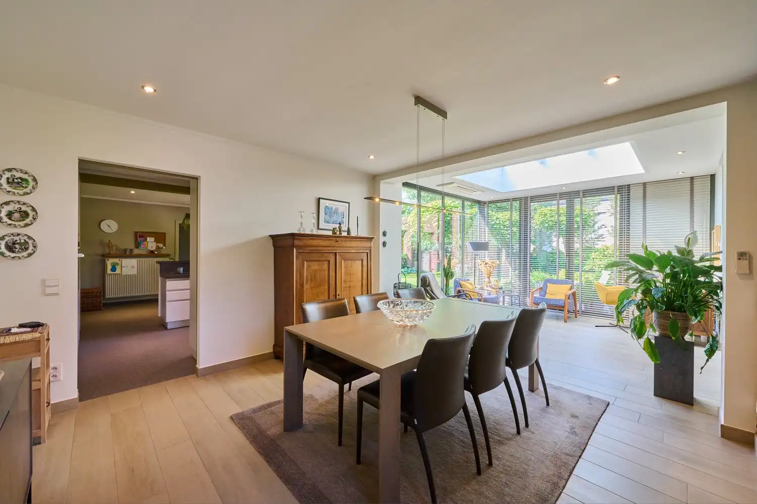 Karaktervolle woning met praktijkruimte,  4 slaapkamers en zuidgerichte tuin foto 5