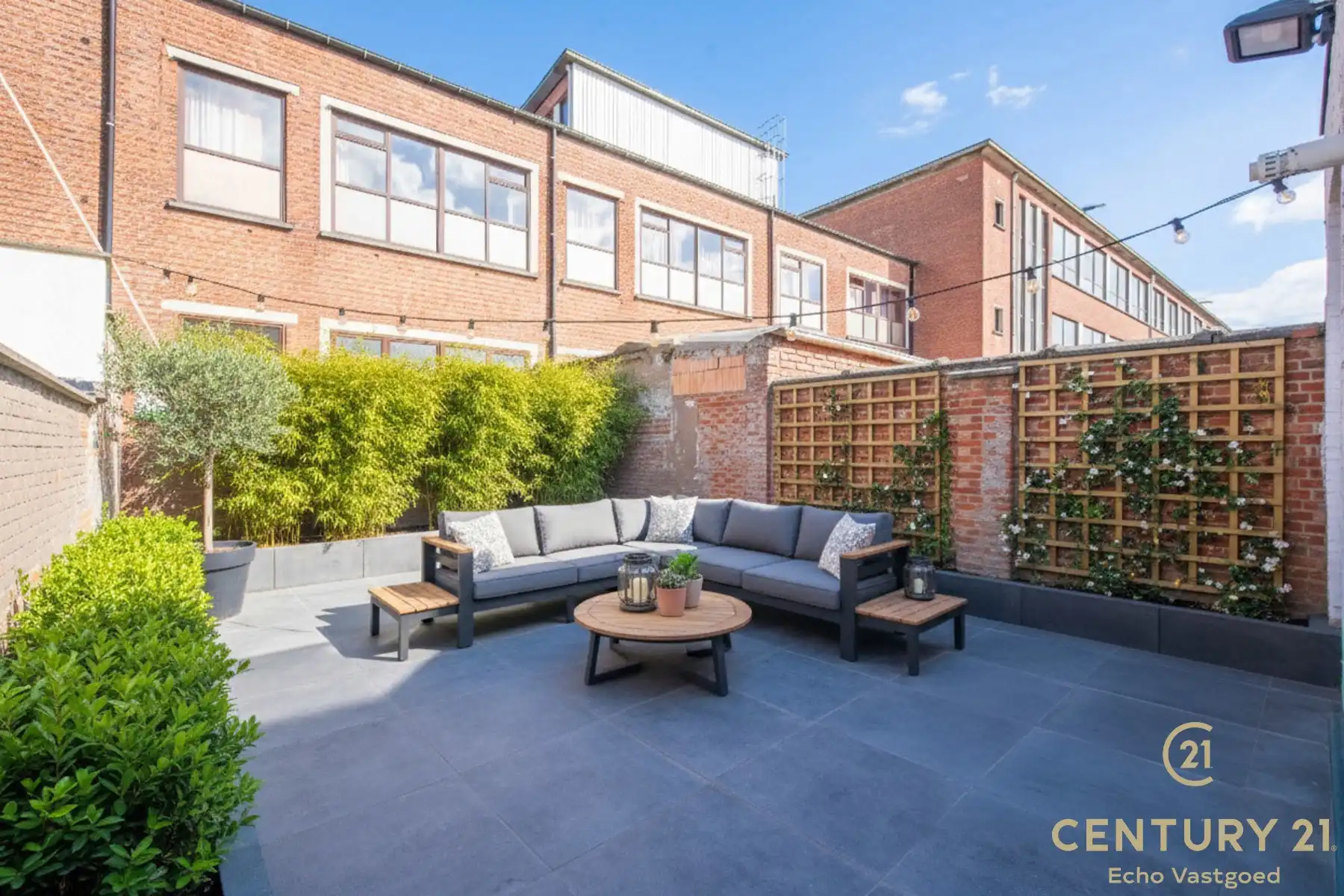 Ruime, gerenoveerde woning met 4 slpk en stadstuin foto 2