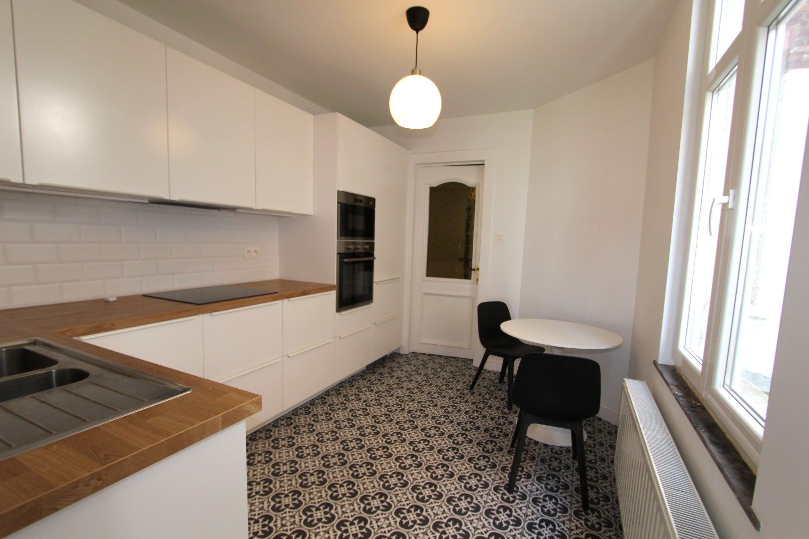 KNAP GERENOVEERDE WONING MET STADSTUIN foto 5