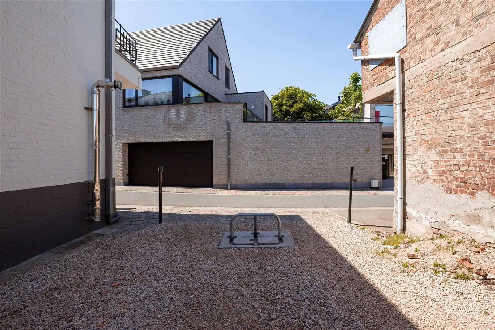Te renoveren woning mét garage foto 14