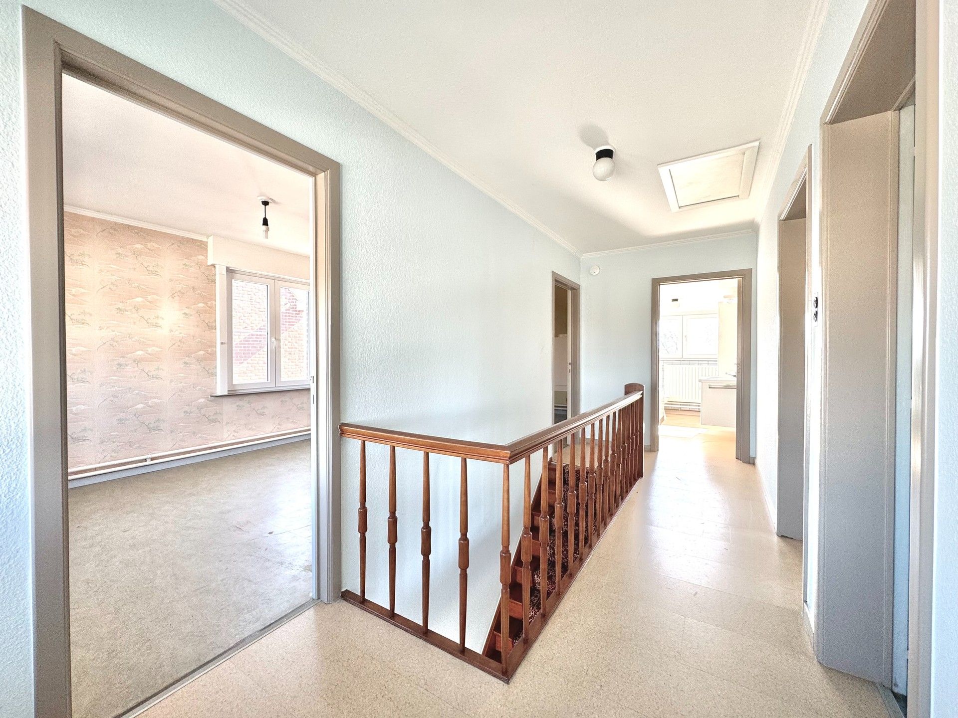 RUIME VRIJSTAANDE  WONING MET GROTE TUIN foto 18