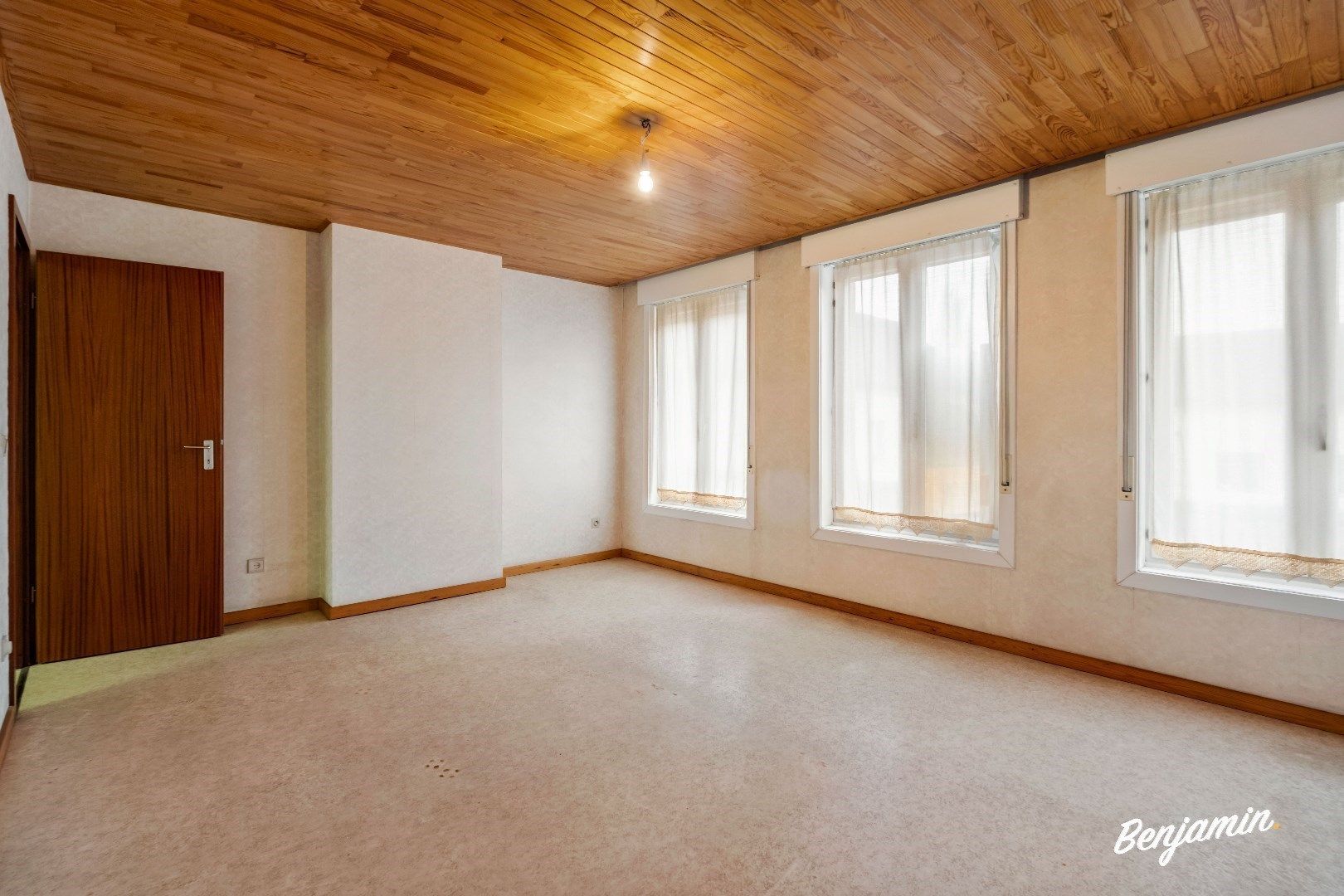 Ruime, verzorgde rijwoning met 4 slaapkamers, tuin en garage op centrale ligging te Menen foto 12