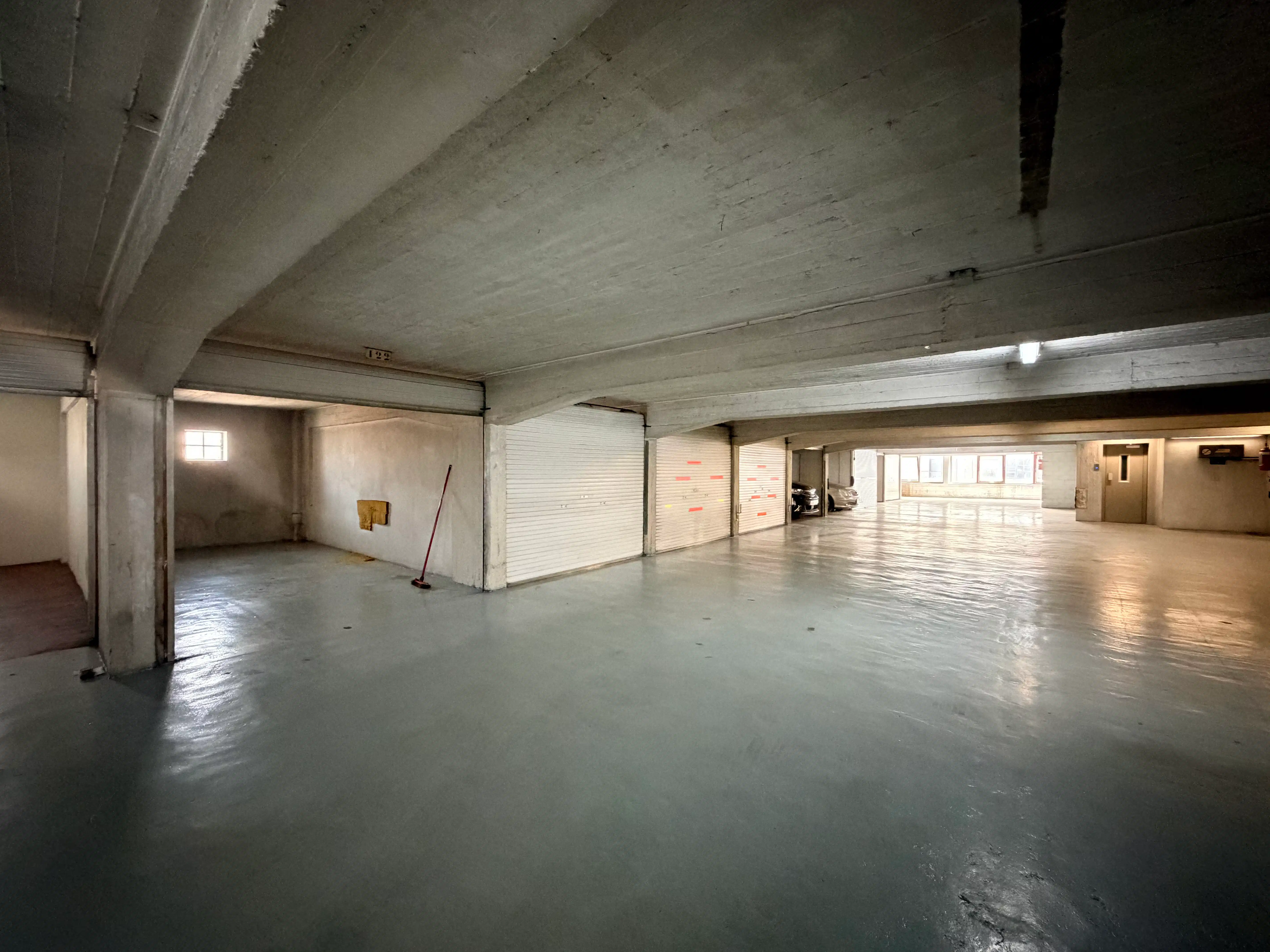 Afgesloten garagebox in parking "RITZ" foto 4