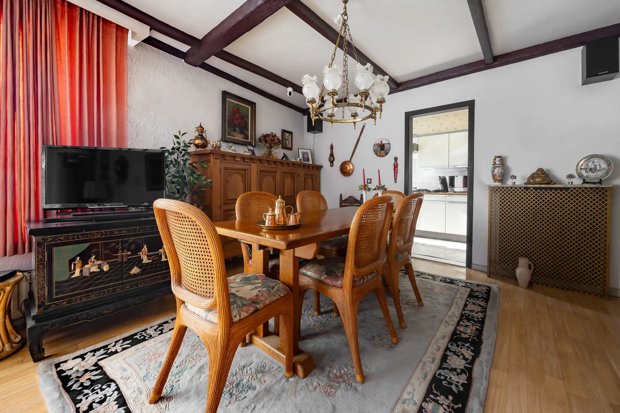 Goed gelegen appartement met 2 slaapkamers en terras foto 3