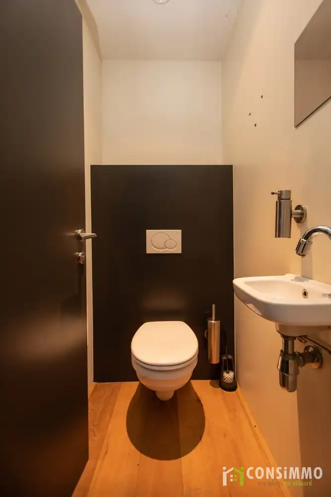 Handelspand/kantoorruimte van 325m² in Genk-Centrum! foto 16