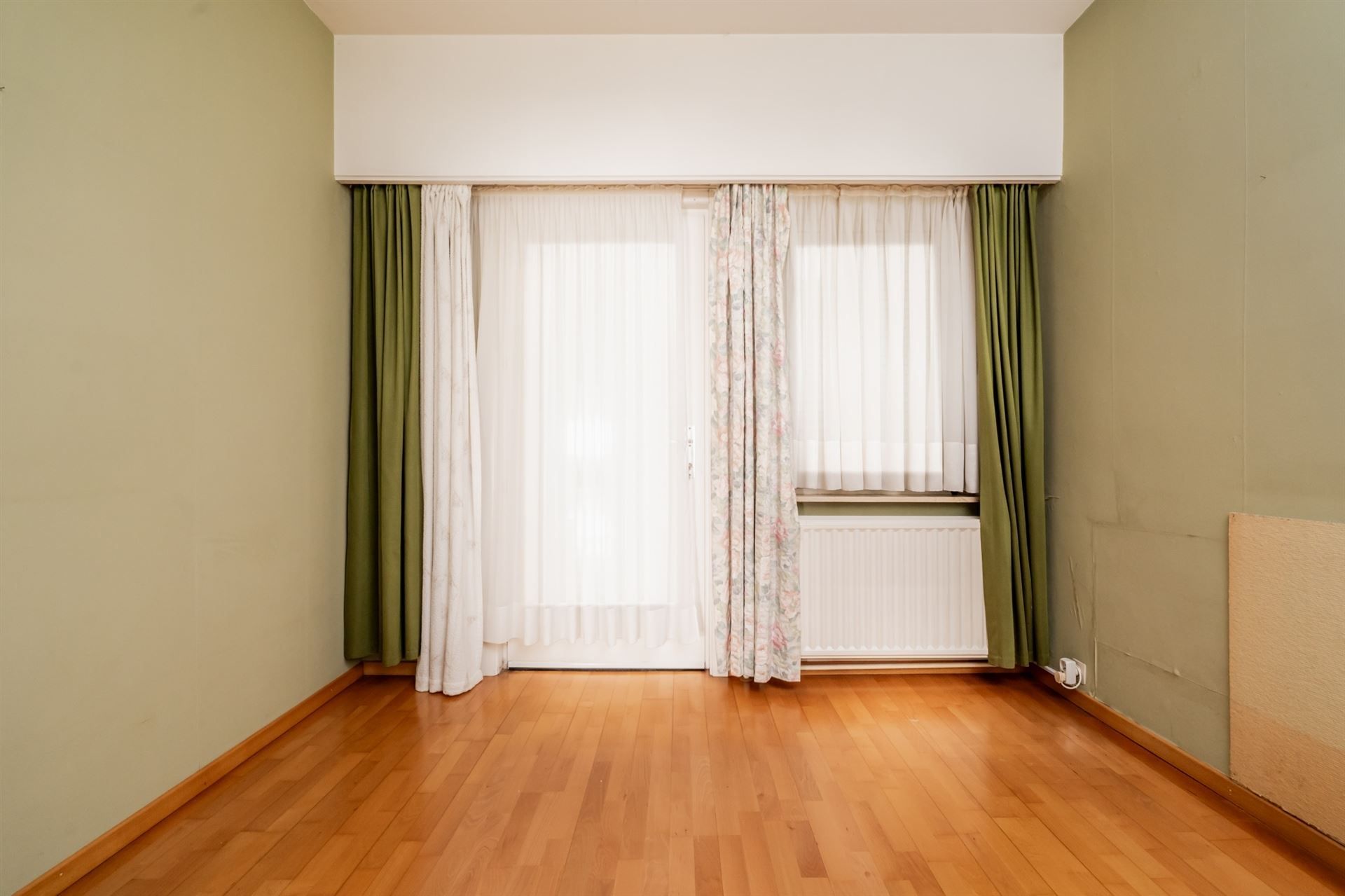 Gelijkvloers app met 2 slpk, terras en garage (€ 25.000) foto 13