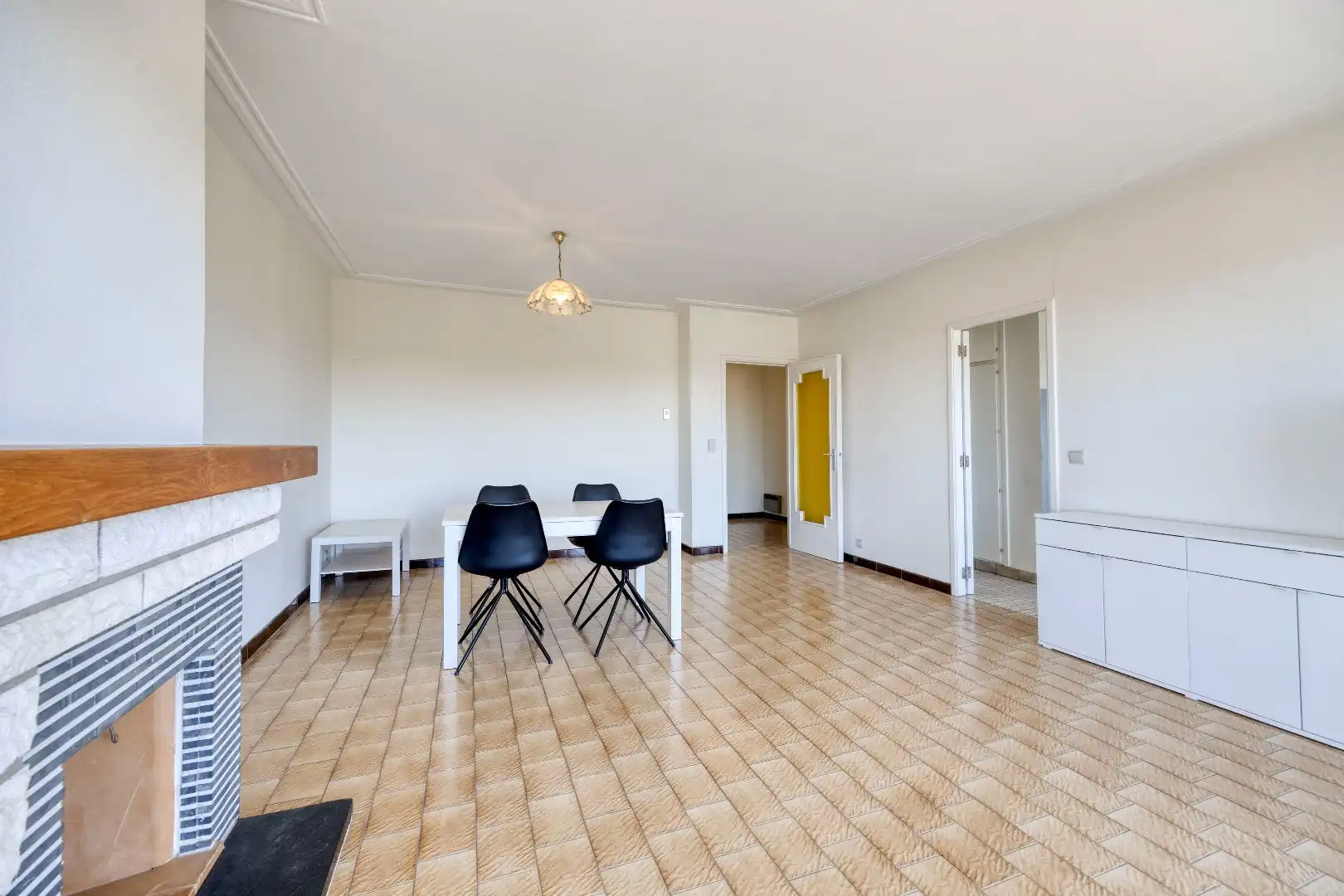 App. te huur met 2 slpk, 2 balkons, kelder en garagebox te Halle foto 4