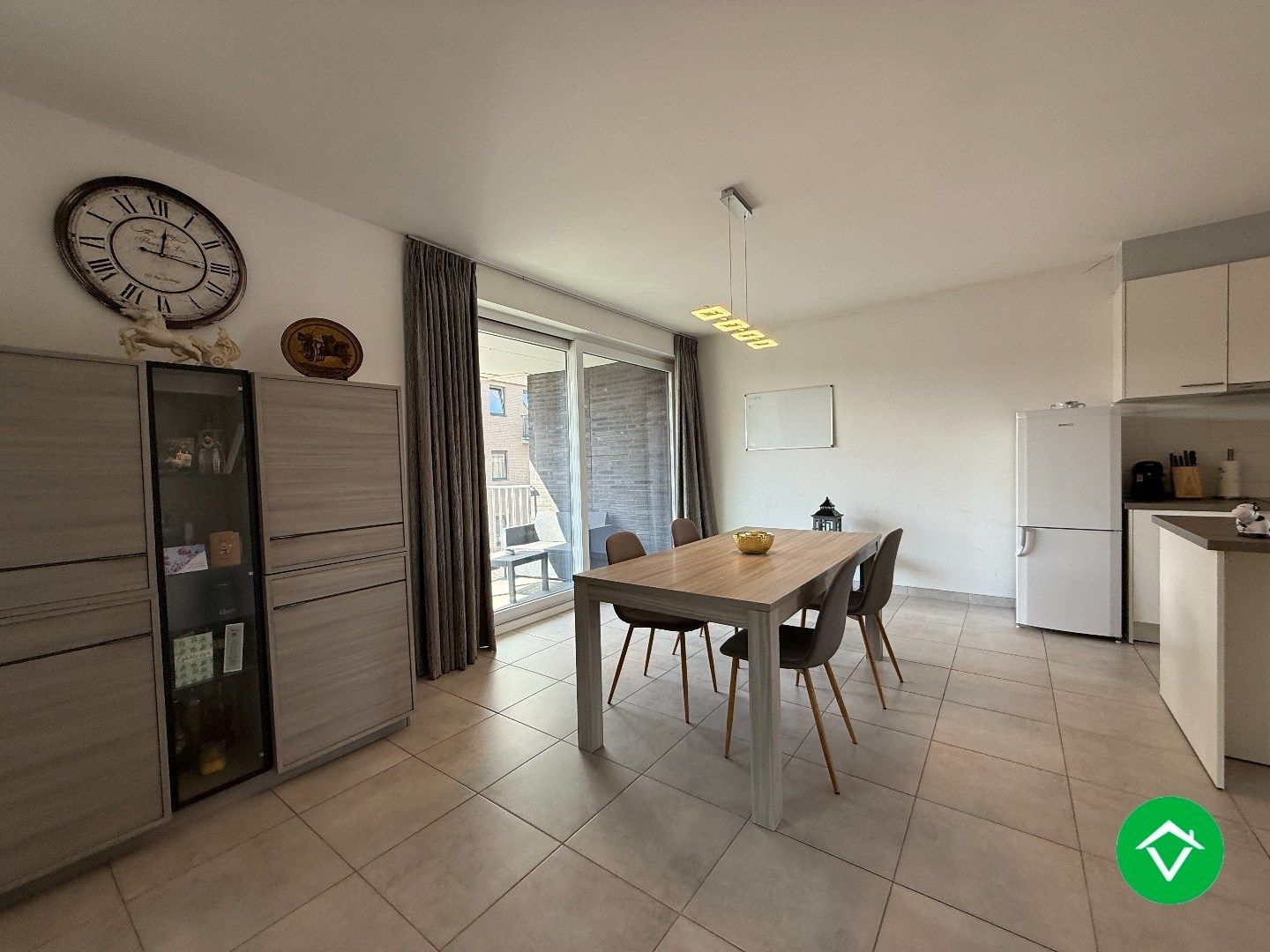 Appartement met twee slaapkamers, garage en twee terrassen te Roeselare foto 3