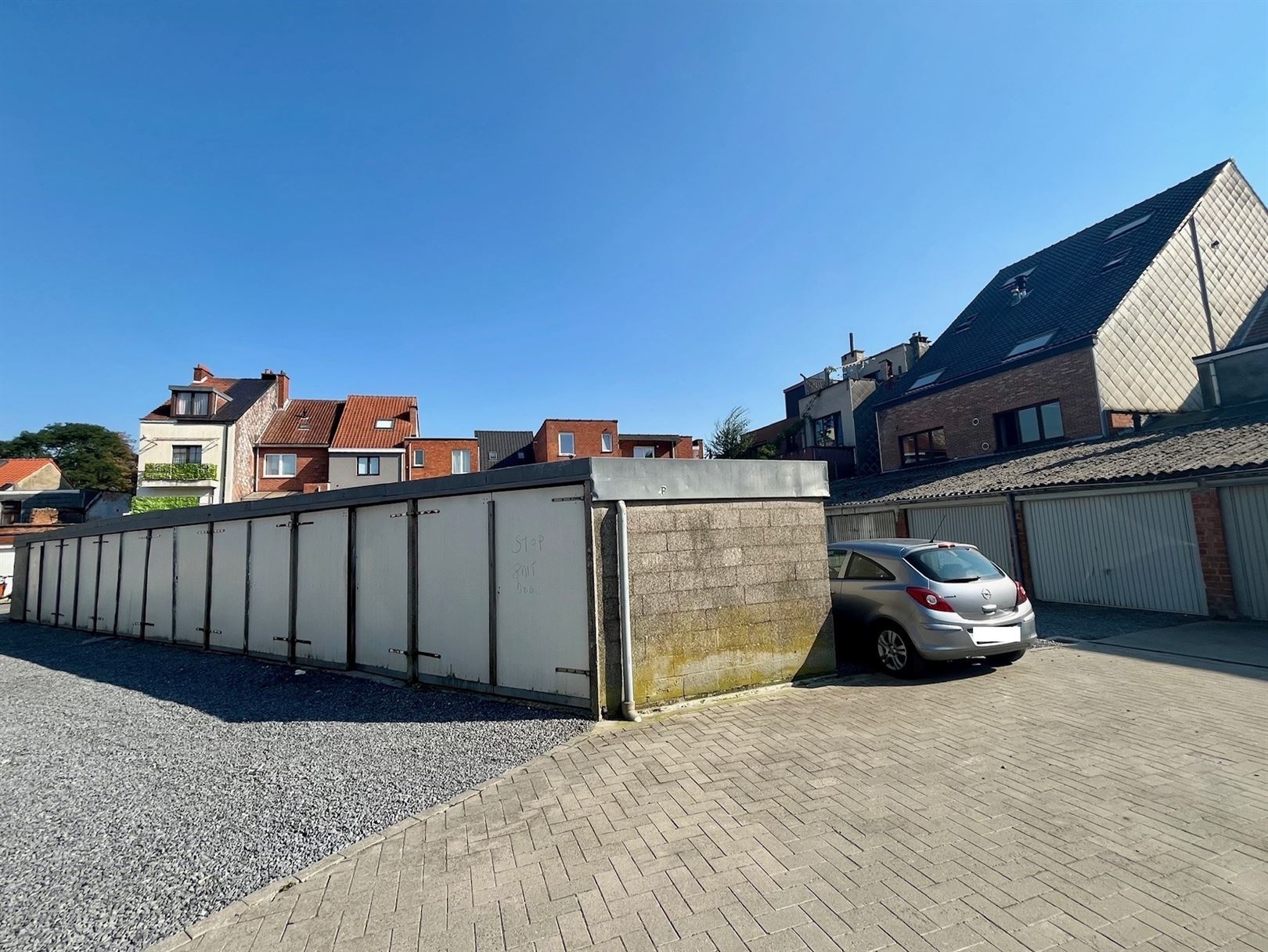 Garagebox nr 11 foto {{pictureIndex}}