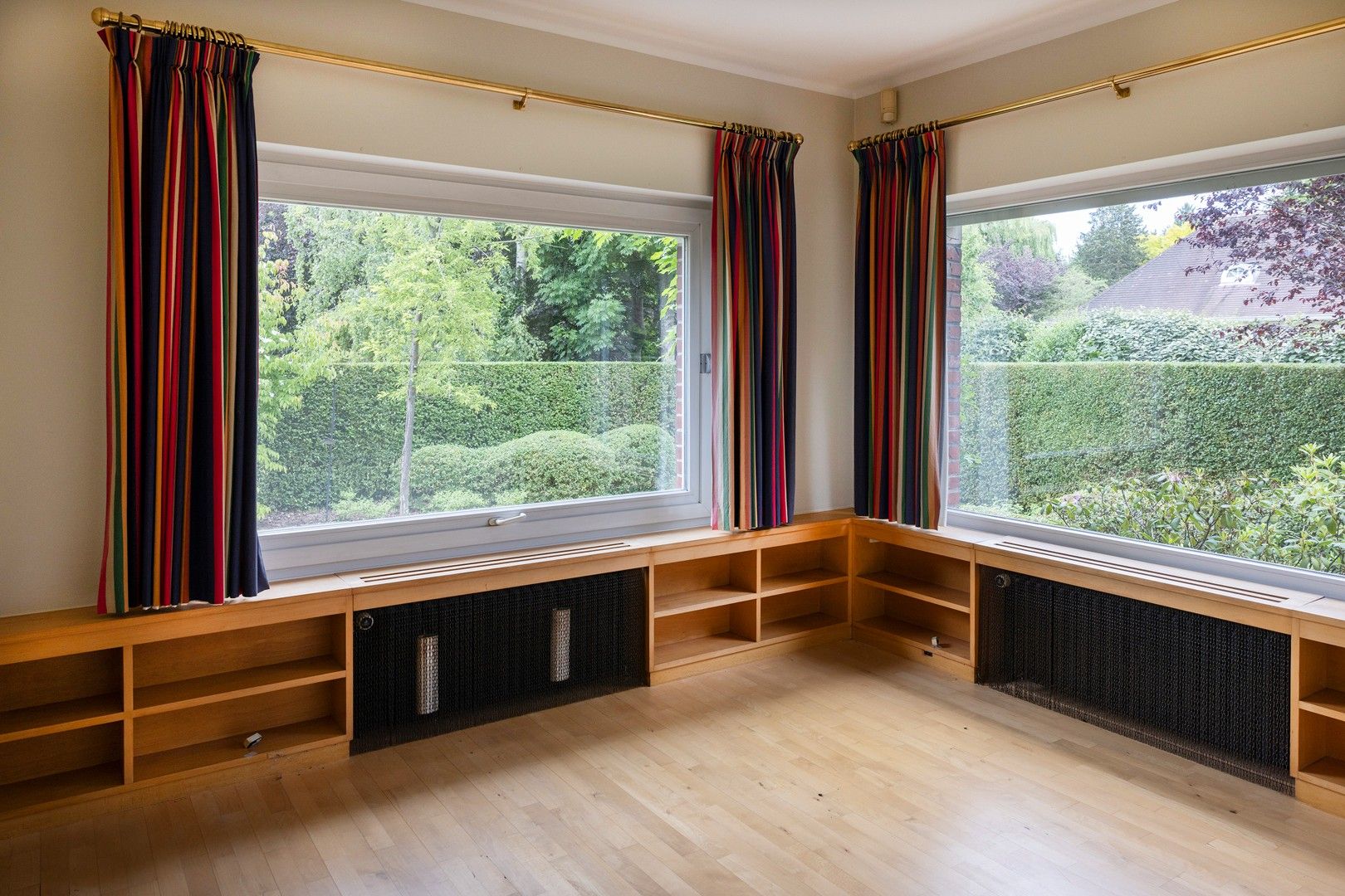 Statige villa met 5 slaapkamers en mooie, volwassen tuin. foto 7