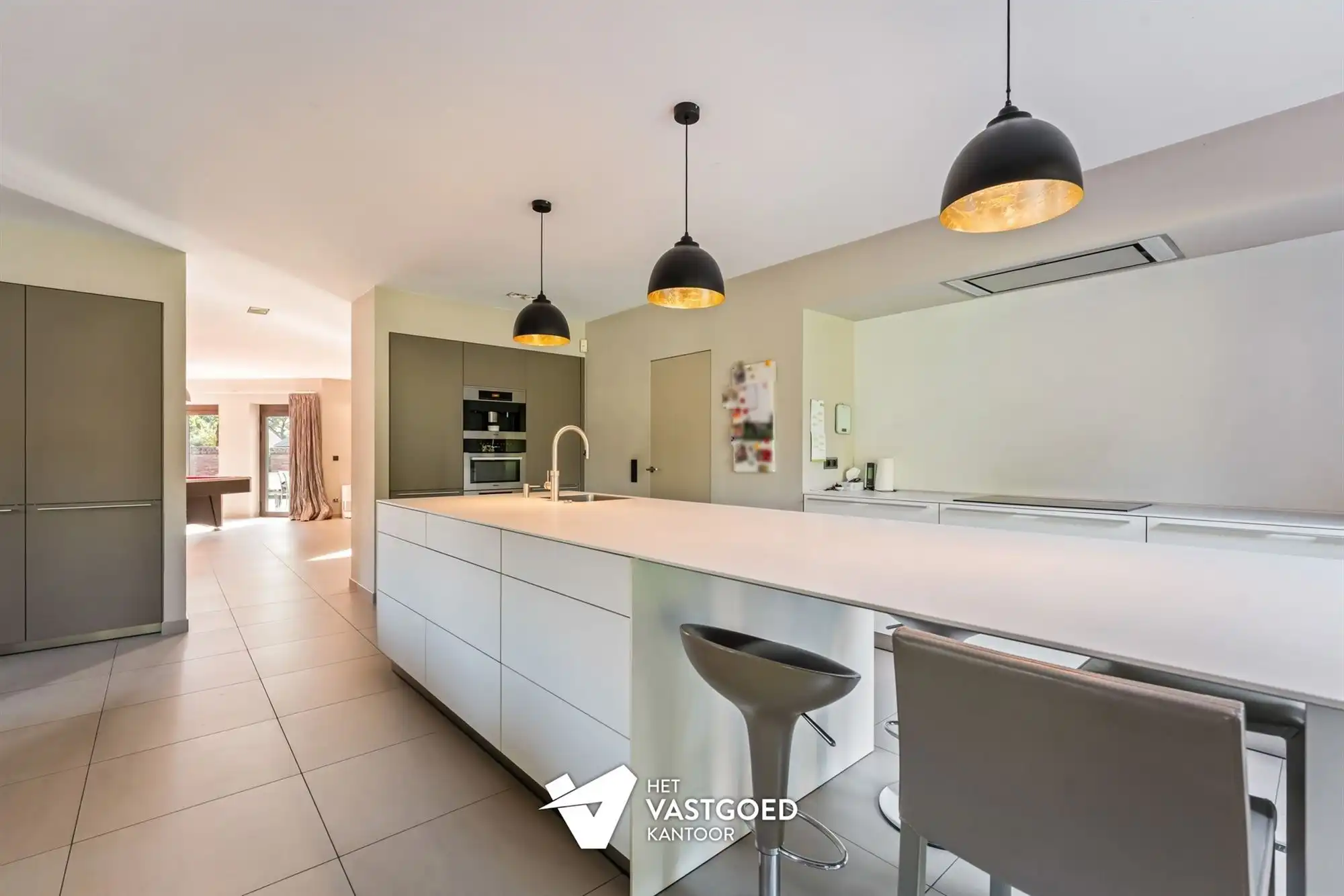 PRACHTIGE AUTHENTIEKE VILLA (585M²) MET BINNENZWEMBAD EN ZWEMVIJVER OP EEN PERCEEL VAN 48A75 TE KERMT foto 10