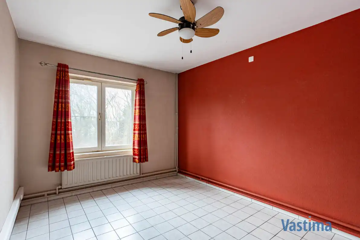 Op te frissen gezinswoning met 3 slaapkamers, garage en tuin foto 15