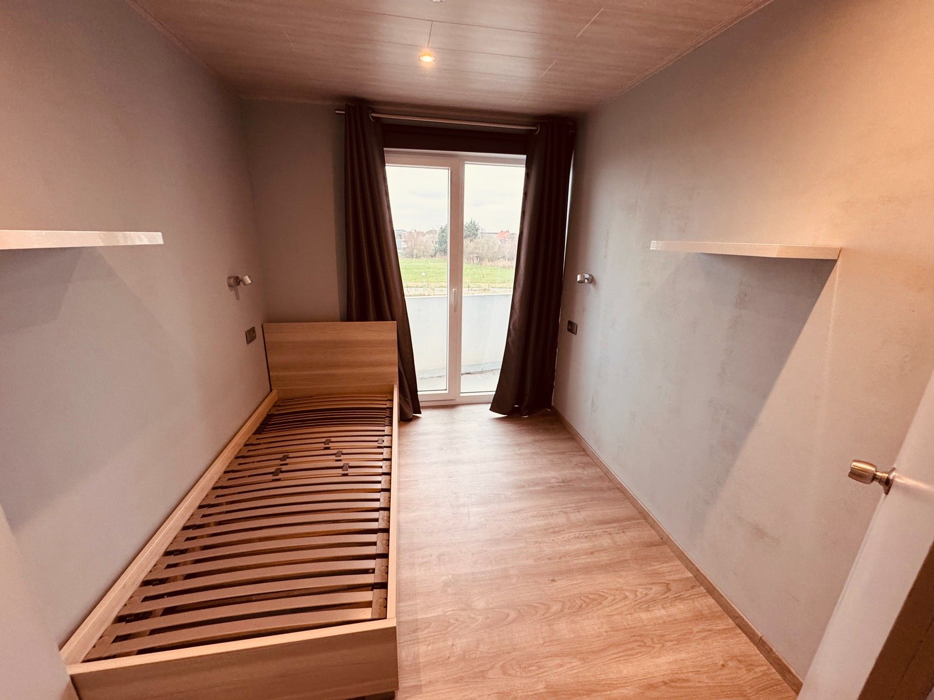 Gerenoveerd en instapklaar appartement met terras en 2 slaapkamers. foto 8