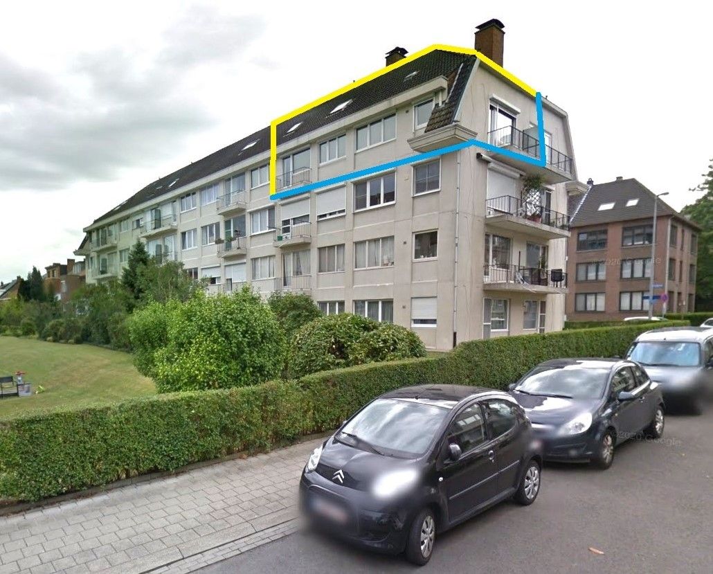 Zeer ruim appartement MET garagebox en kelder foto {{pictureIndex}}