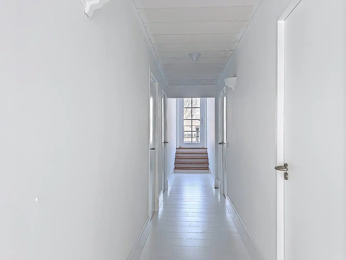 Uniek multifunctioneel object met bedrijfsruimte, kantoor, mancave en ruim appartement foto 27