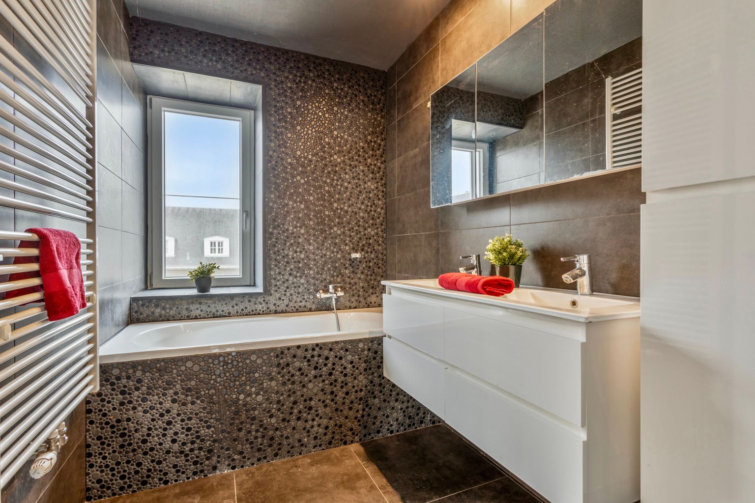 RIJWONING MET TUIN OP RUSTIGE LOCATIE VLAKBIJ DE VIANDER  foto 18
