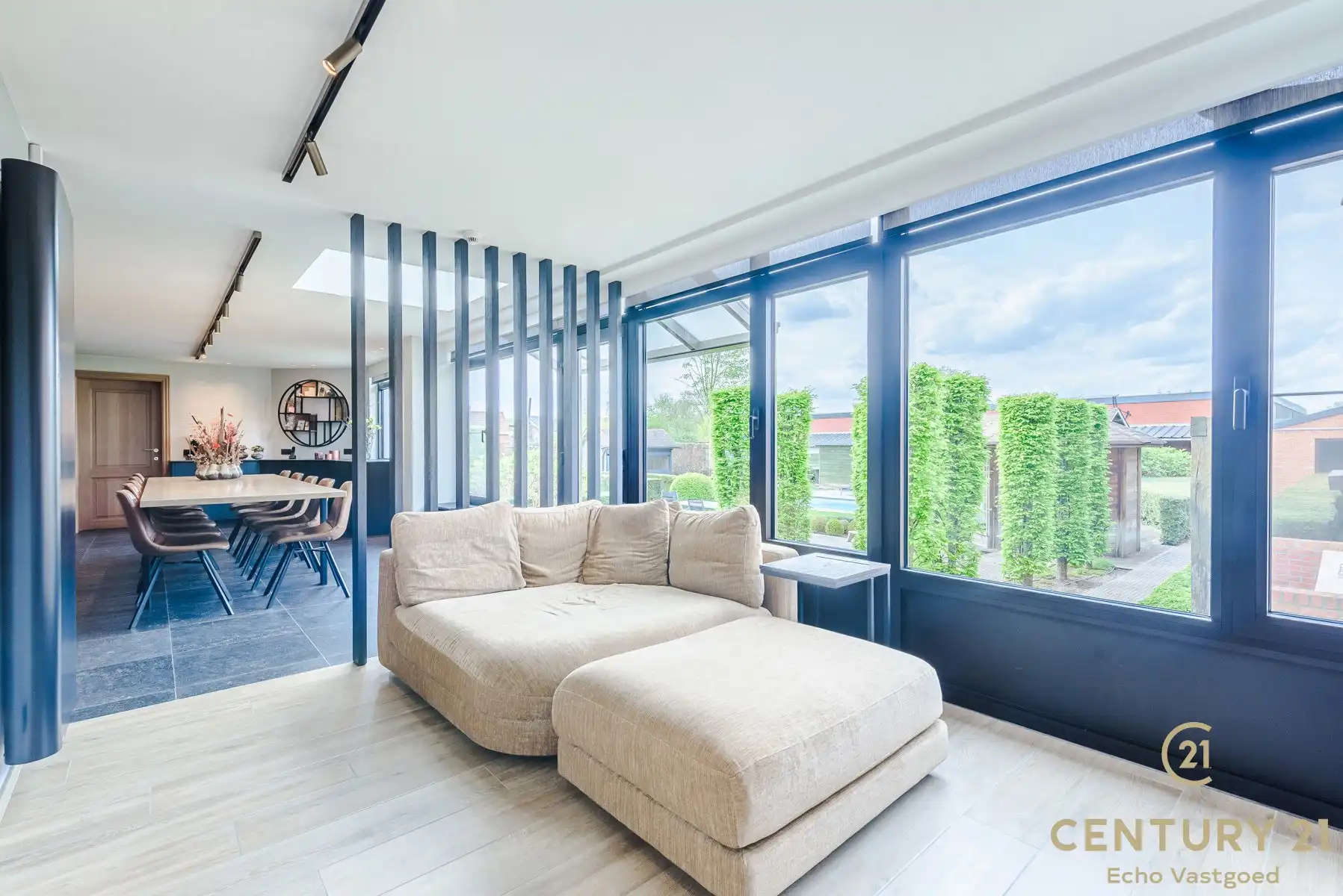 Unieke woning met magazijnen,  zwembad en conciergewoning foto 12