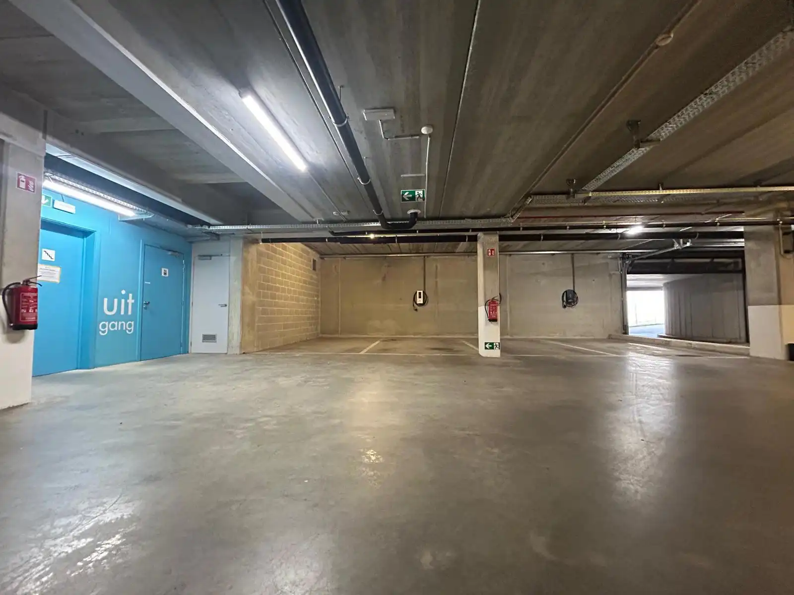 Ondergrondse autostaanplaats R De Flint foto 5