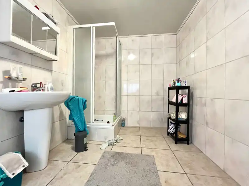 GELIJKVLOERSAPPARTEMENT MET TWEE SLAAPKAMERS EN GARAGE foto 4