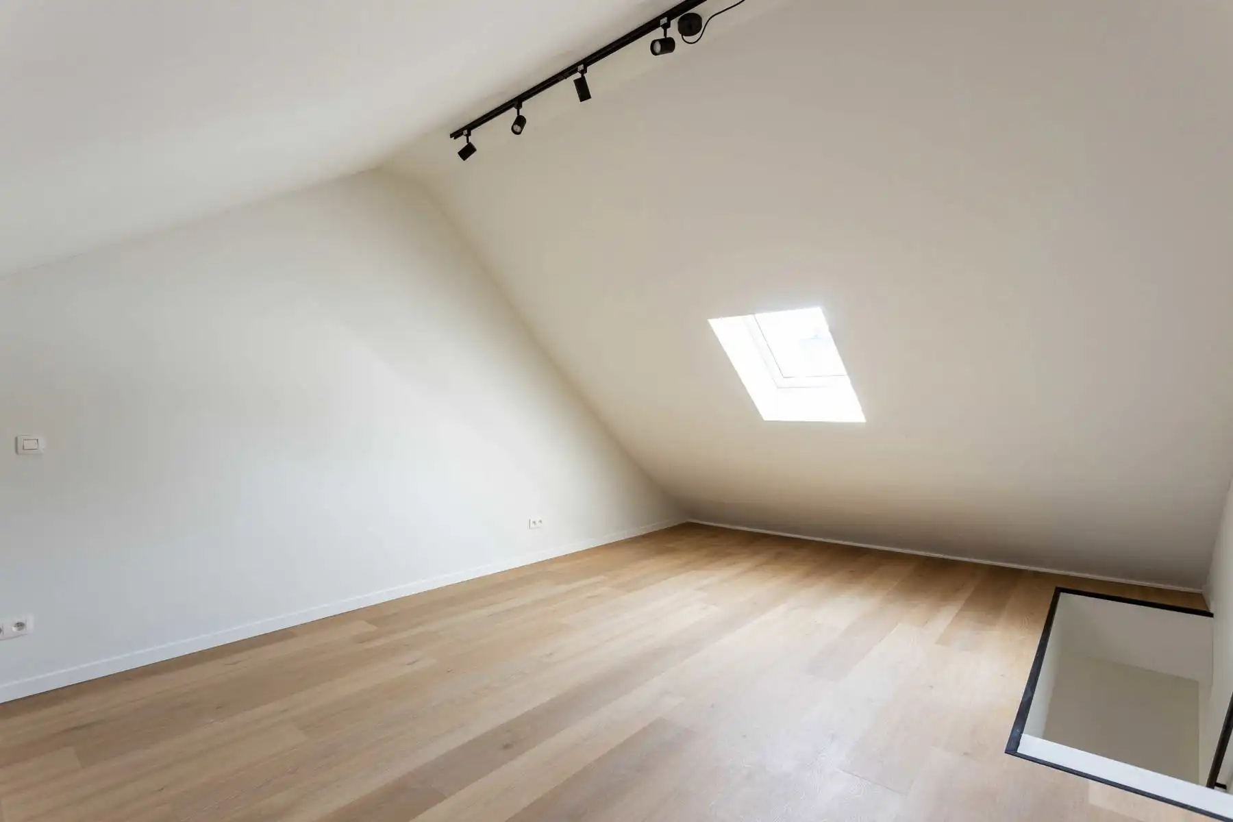 Kwalitatief gerenoveerde woning in centrum Aalst. foto 23