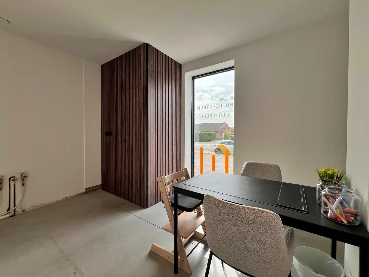 Instapklaar handelspand / praktijkruimte met uitstekende zichtbaarheid te Lievegem foto 6