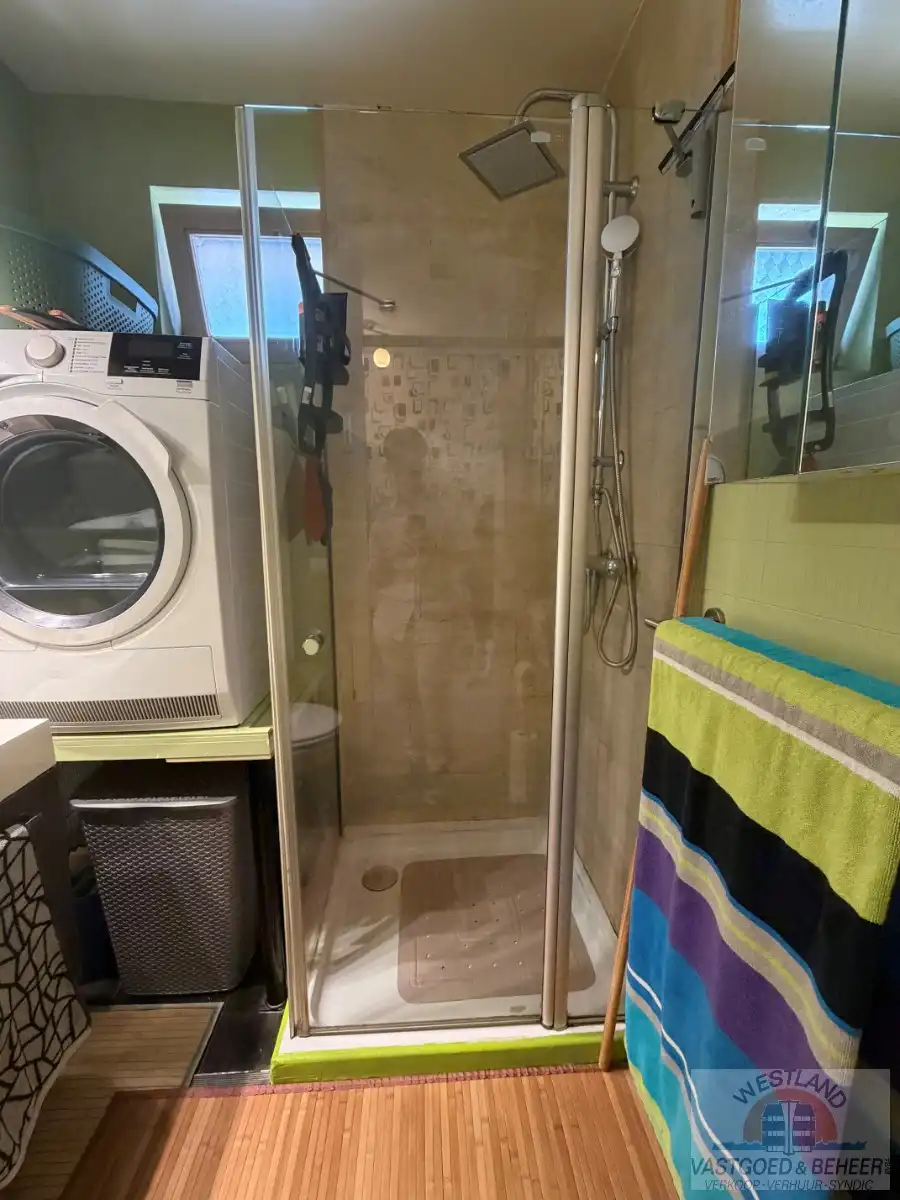 Lichtrijk hoekappartement met 1 slaapkamer foto 9