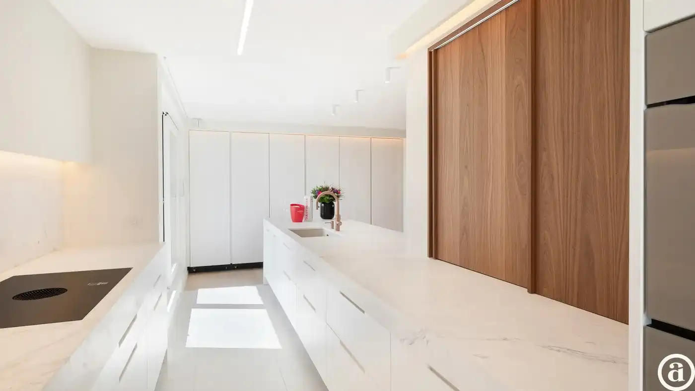 Zonnige penthouse met ruime terrassen en zijdelings zeezicht foto 10