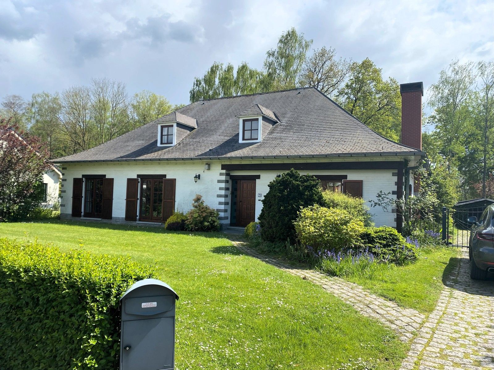 Ruime villa met mooie tuin, met uitzicht op natuurgebied. foto {{pictureIndex}}