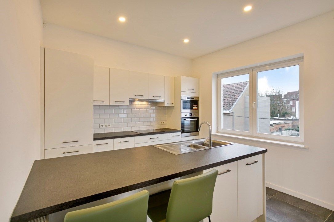 Gerenoveerd penthouse app. 3 slpk. met terras en kelder foto 4