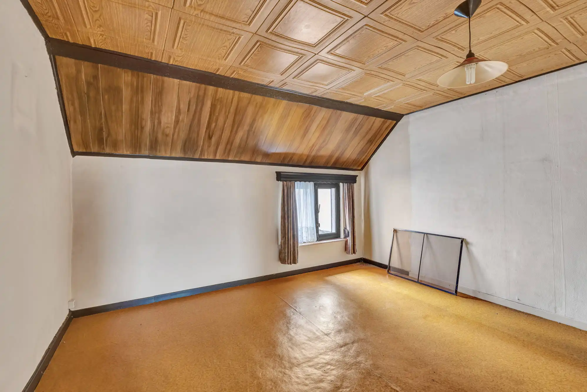 Ruime woning met veel potentieel en grote garage (80m²) foto 20