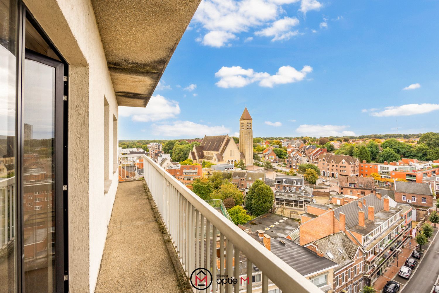 APPARTEMENT MET PANORAMISCH ZICHT EN TERRAS IN HARTJE GENK foto 14