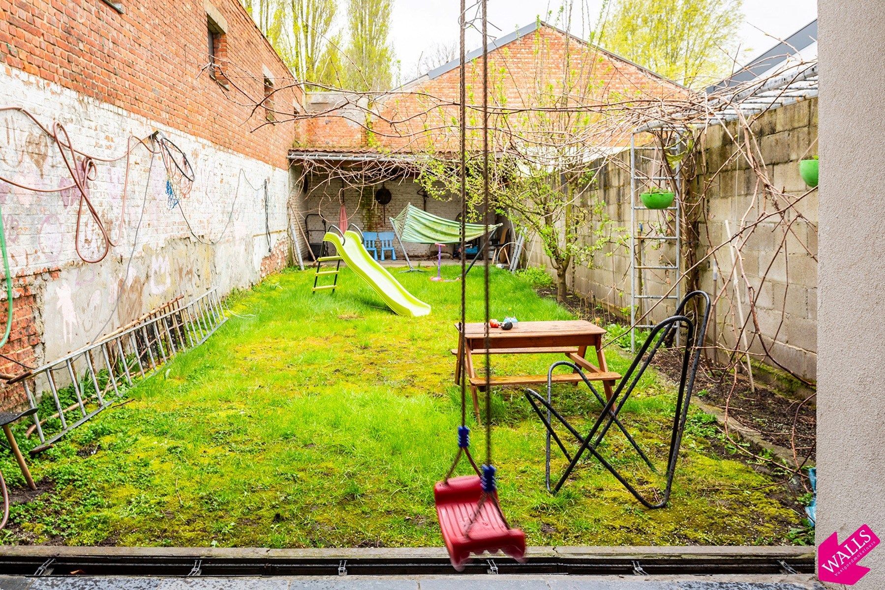 Ruime woning met 4 slaapkamers en tuin in een rustige straat foto 7