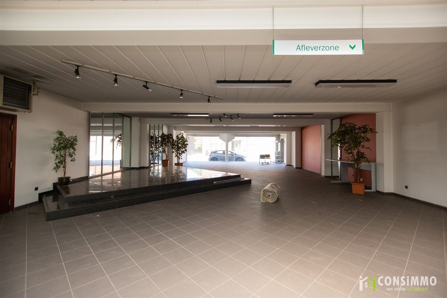 Ruim handelspand met kantoor/showroom in Lanaken-Veldwezelt! foto 8