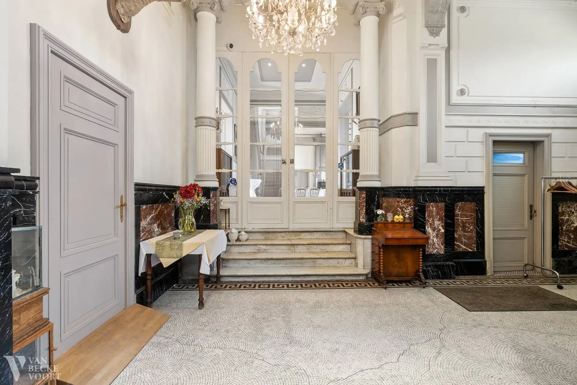 Imposant herenhuis met feestzaal foto 17