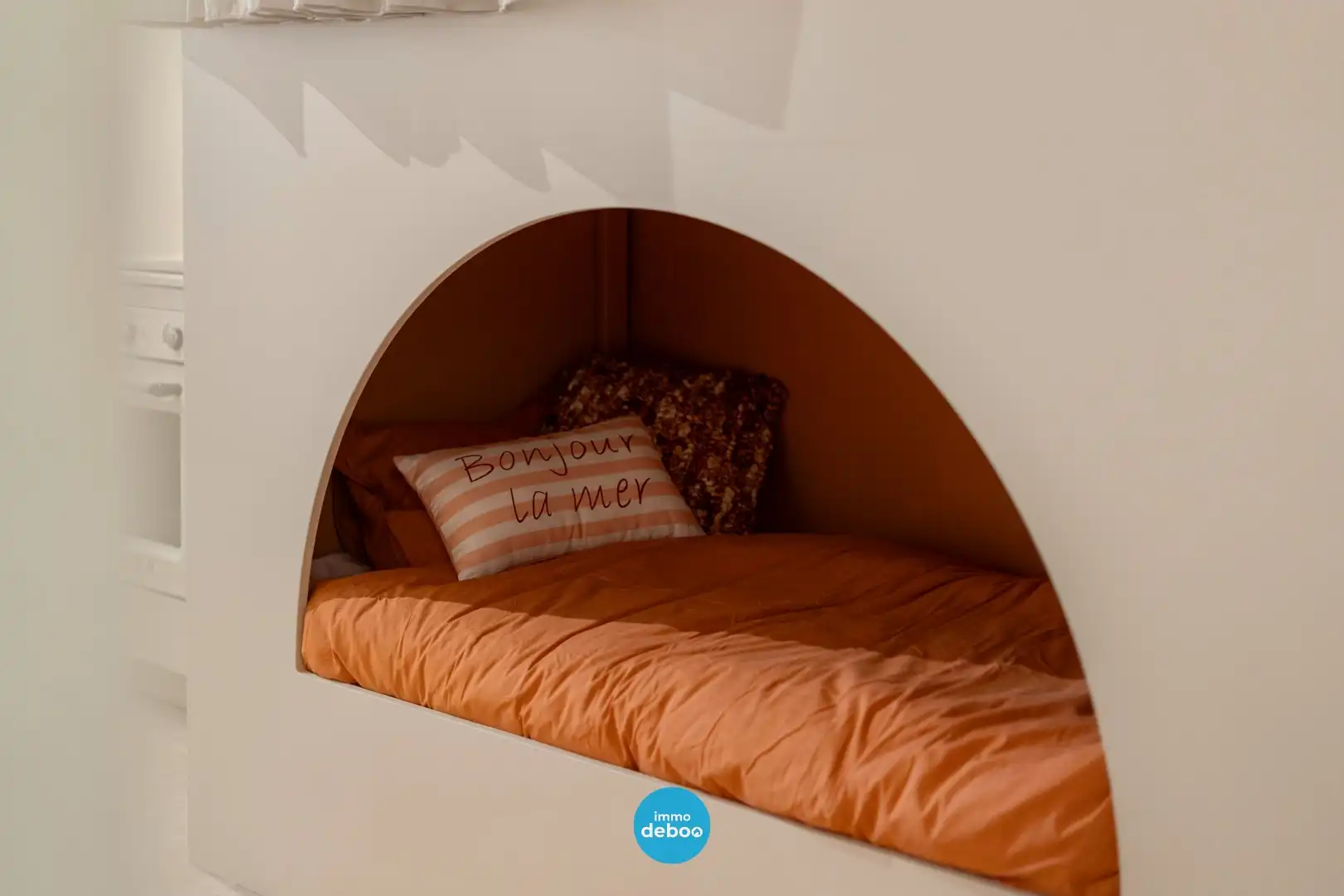 Compleet gerenoveerde studio op topligging foto 14