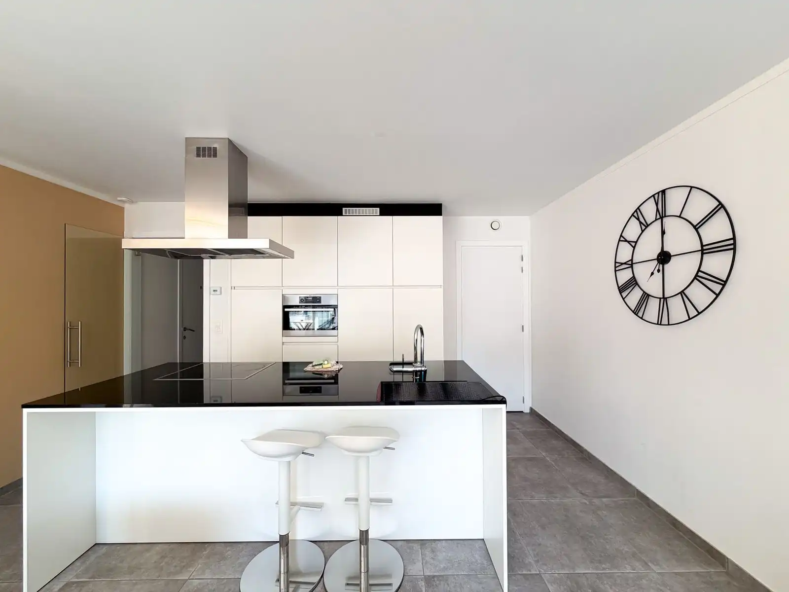 Jonge residentie met 2 slaapkamers en 2 terrassen foto 6