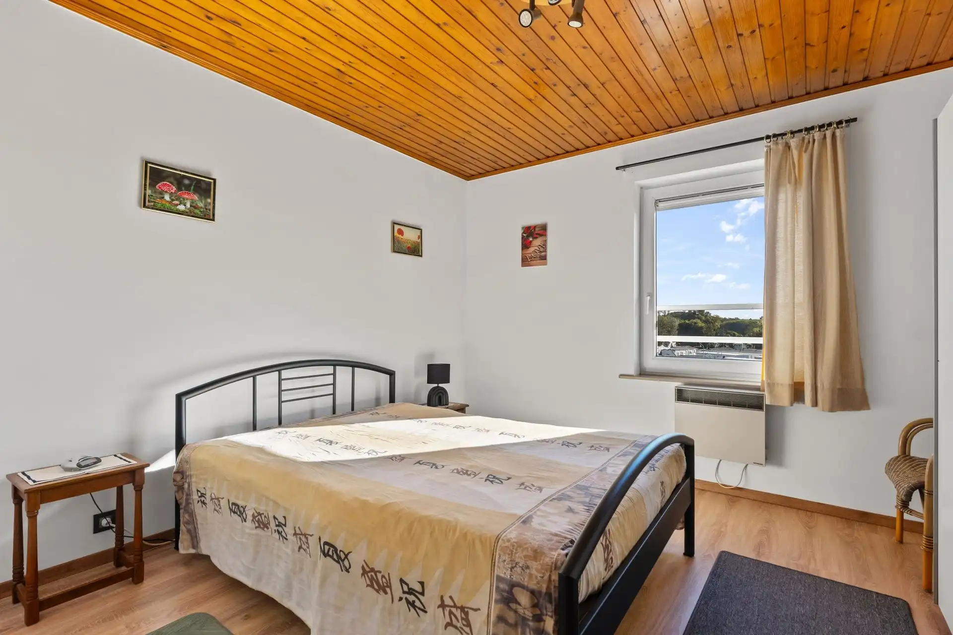Ruim 2-slaapkamer appartement, bemeubeld en met bijhorende garage nabij het Donkmeer te Berlare foto 9