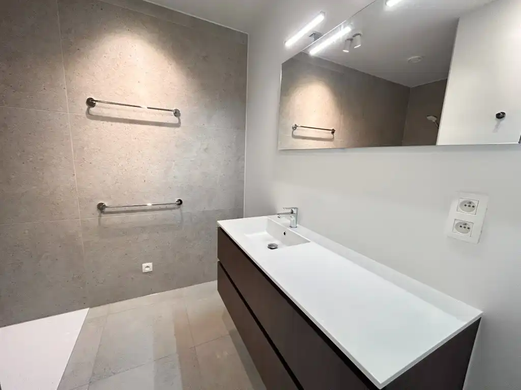 Luxueus appartement in hartje Hasselt foto 8