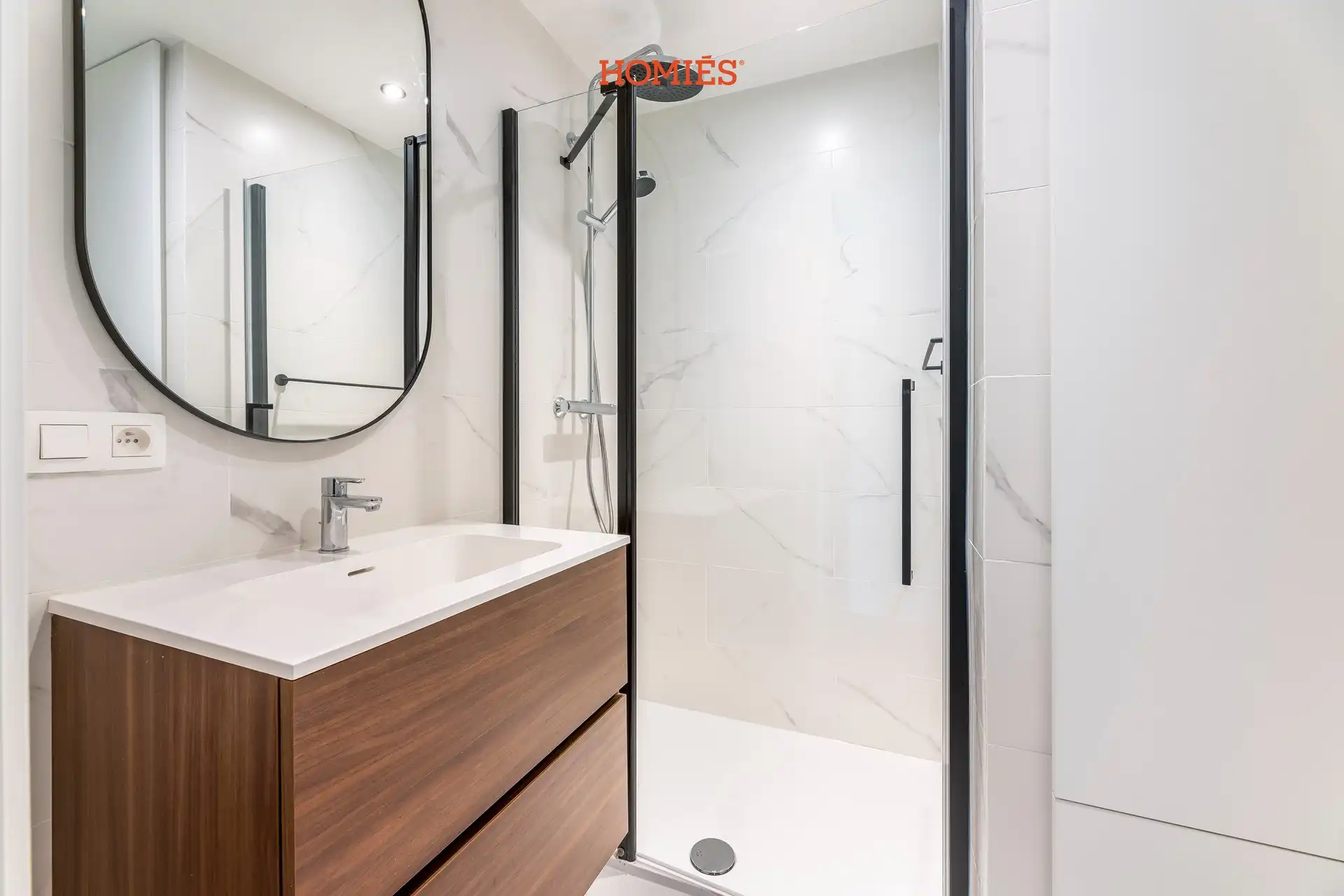 gemeubeld één-slaapkamer appartement met terras foto 8
