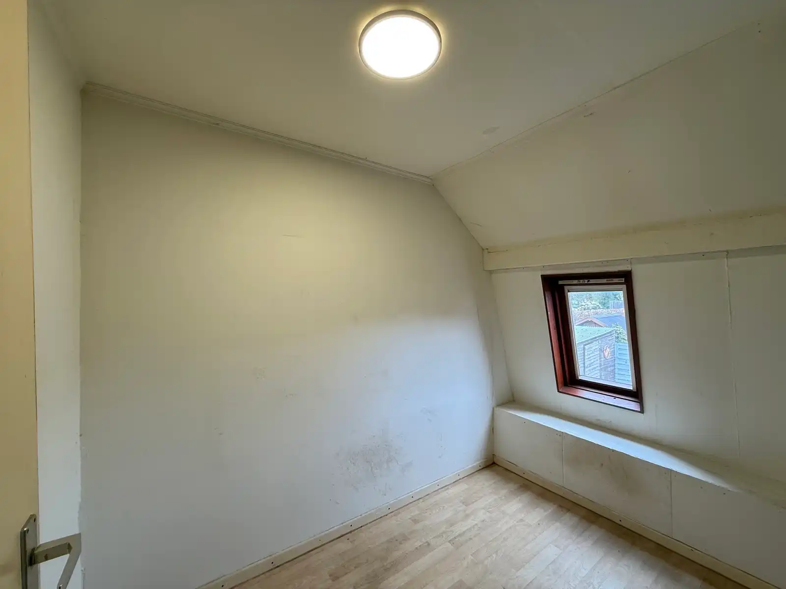 Te renoveren woning met 3 slaapkamers, garage en tuin foto 12