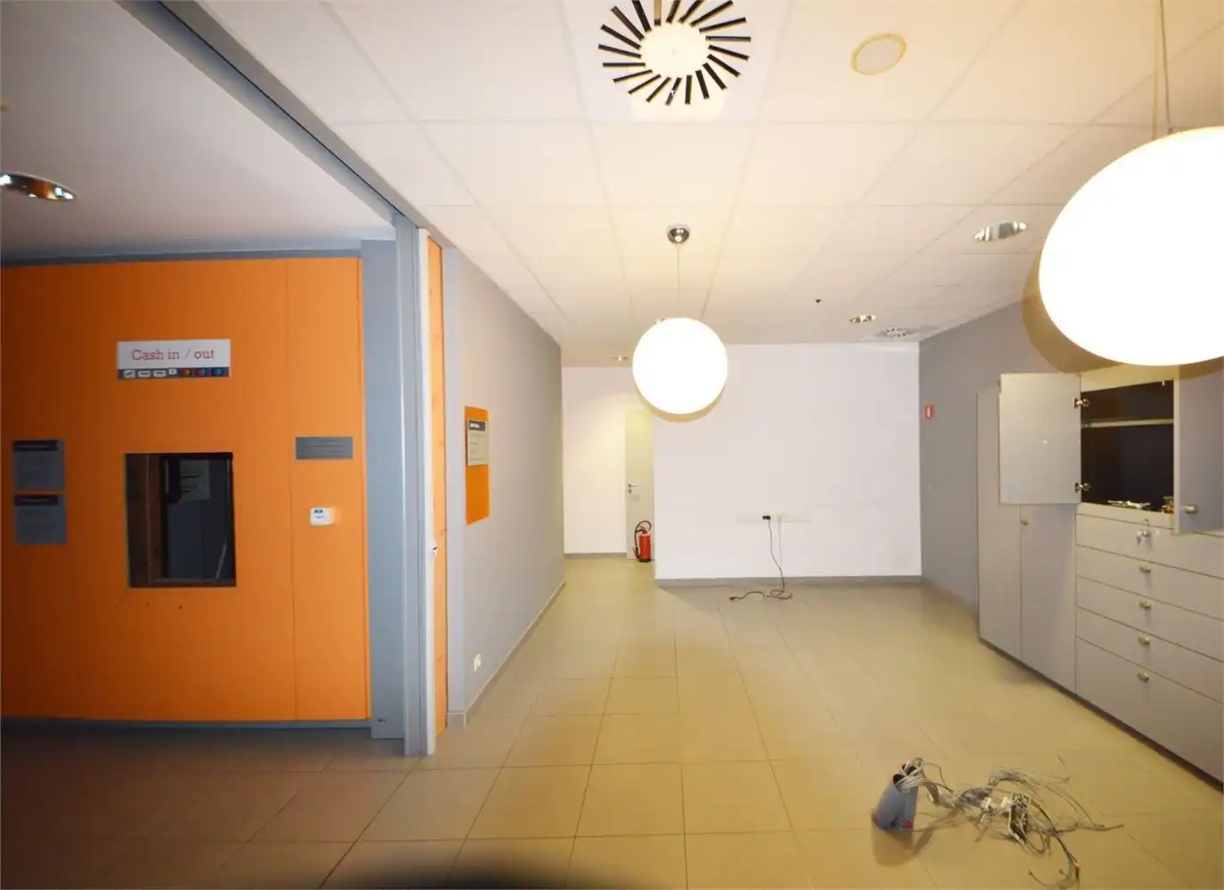 MODERN COMMERCIEEL PAND INCL. 6 PARKINGS foto 21