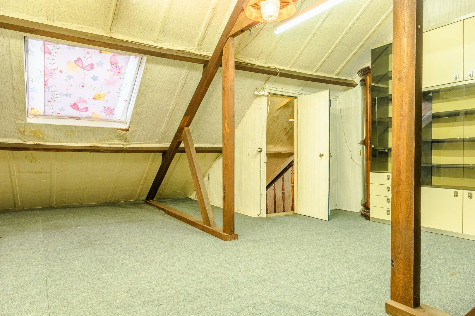 Te renoveren woning met grote tuin foto 17