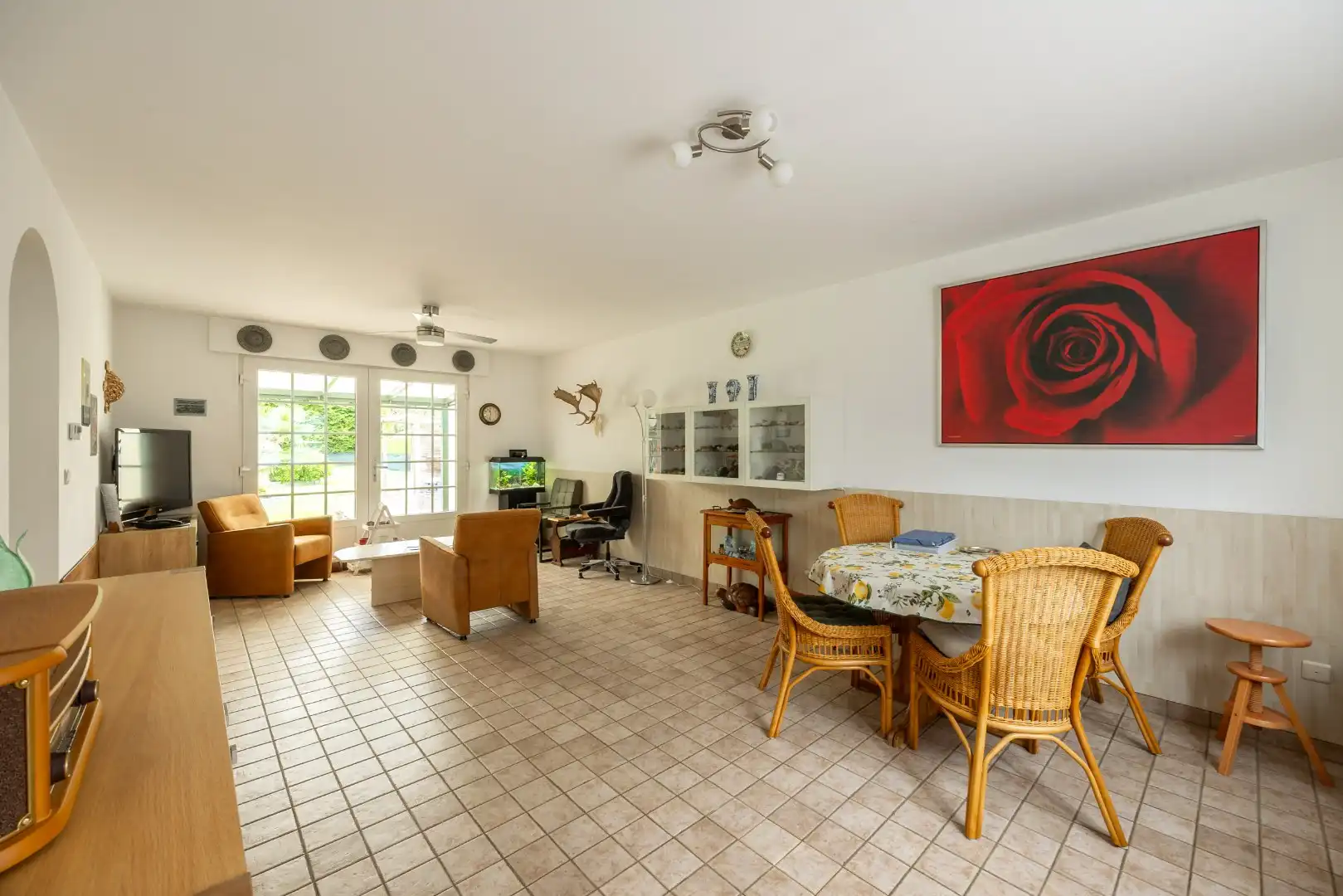 Goed onderhouden woning op een perceel van 8 are 19 ca foto 2