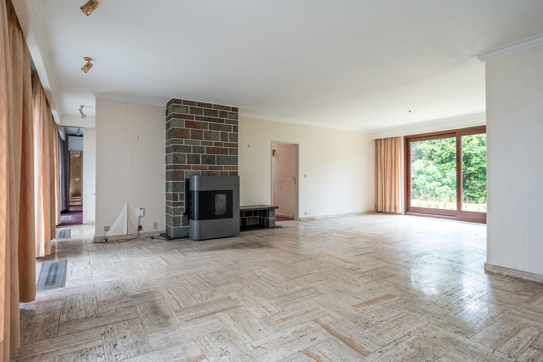 Tijdloze, te renoveren, gelijkvloerswoning op residentiële ligging op 1.400 m² foto 5