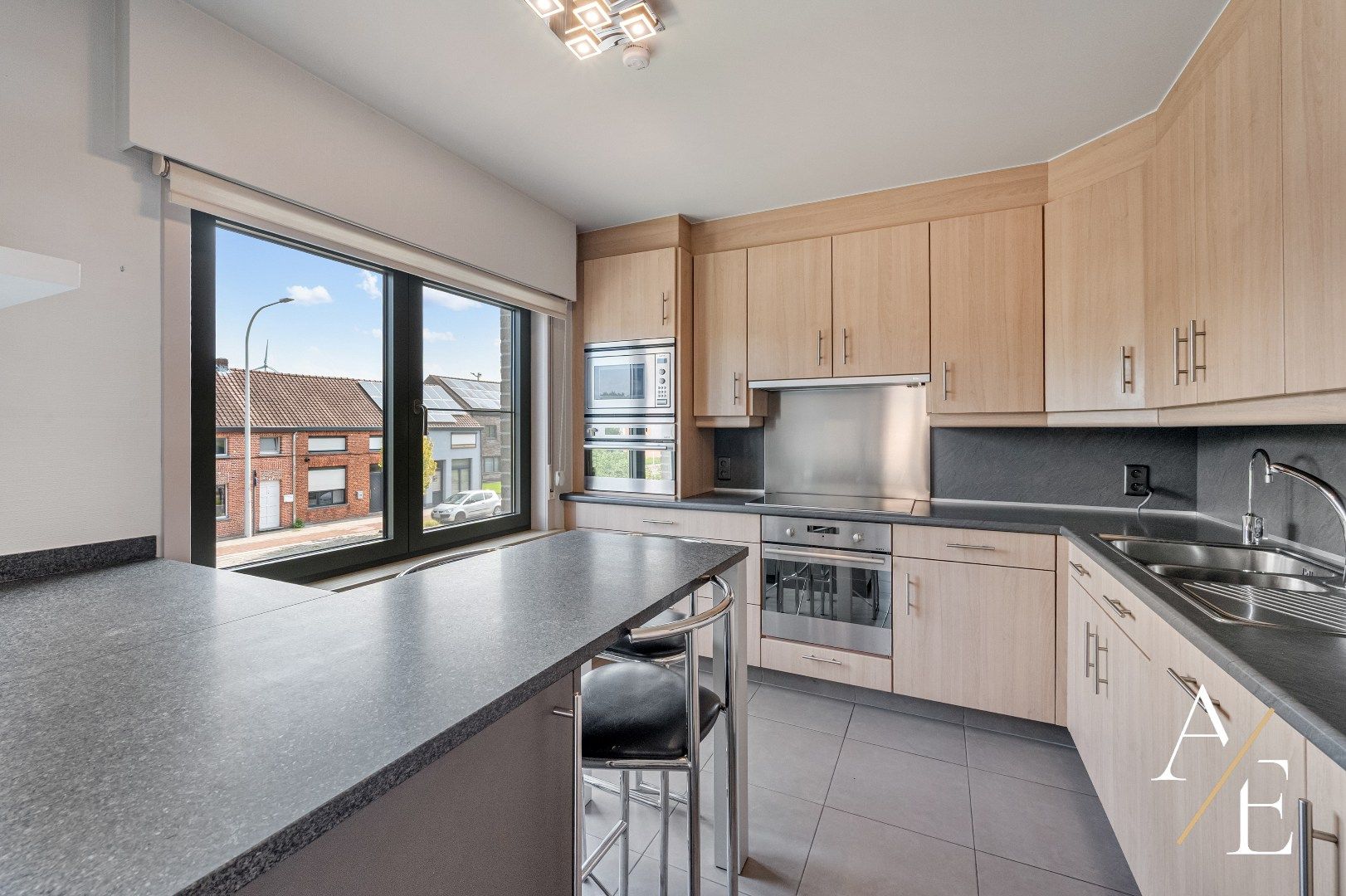 EEKLO - Zeer ruime instapklare halfopen woning (6slk. / 3 bdk.) met diverse mogelijkheden en mooie tuin foto 9