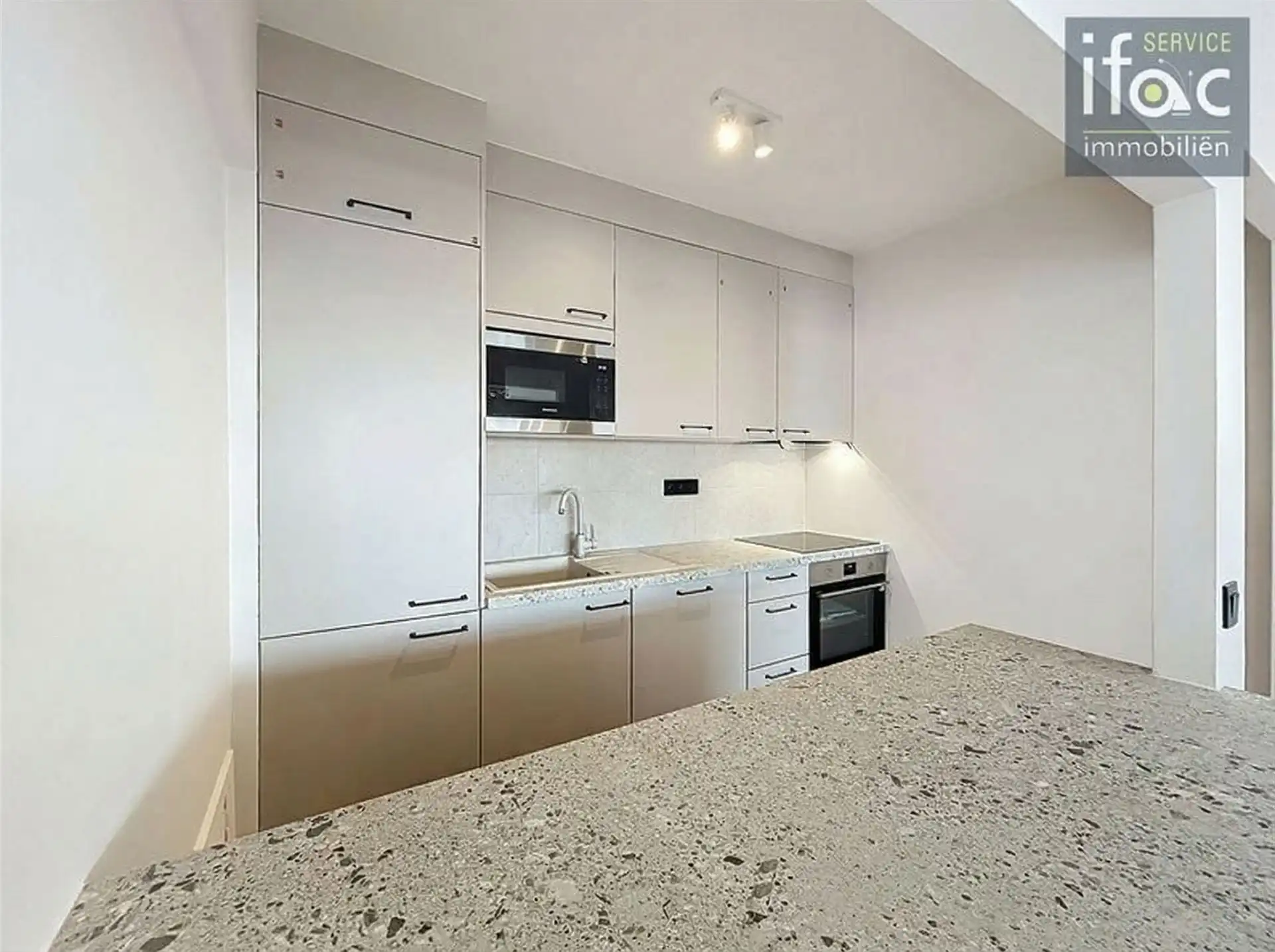 Volledig gerenoveerd appartement met gunstig EPC foto 6