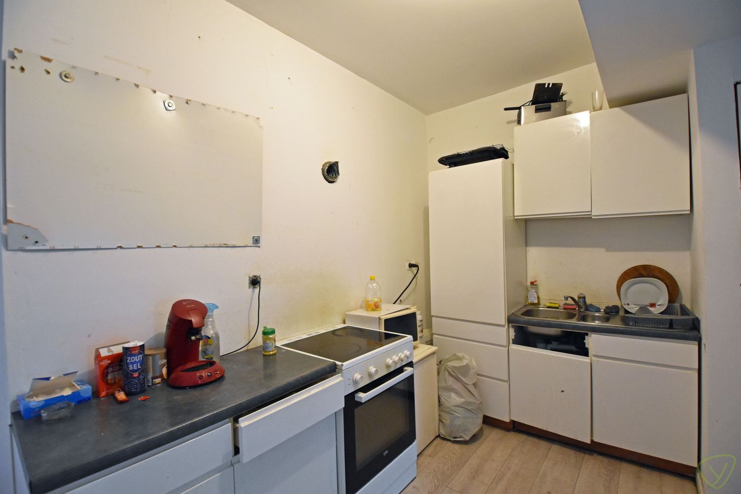 Ruim appartement gelegen op de Markt van Eeklo! foto 9