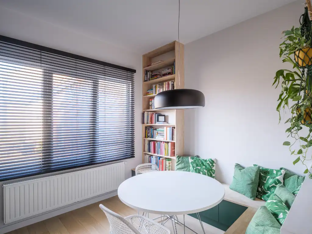 Karaktervol gerenoveerde gezinswoning (232 m²) met onder meer vijf slaapkamers. foto 14
